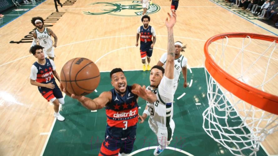 麦科勒姆关键后仰强投不中,老鹰主场2分惜败雄鹿 麦科勒姆关键后仰强投不中,老鹰主场2分惜败雄鹿